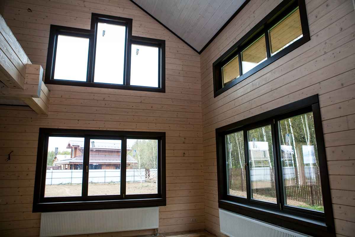 Деревянные окна в загородном доме в д. Березовый мостик. Фото 10