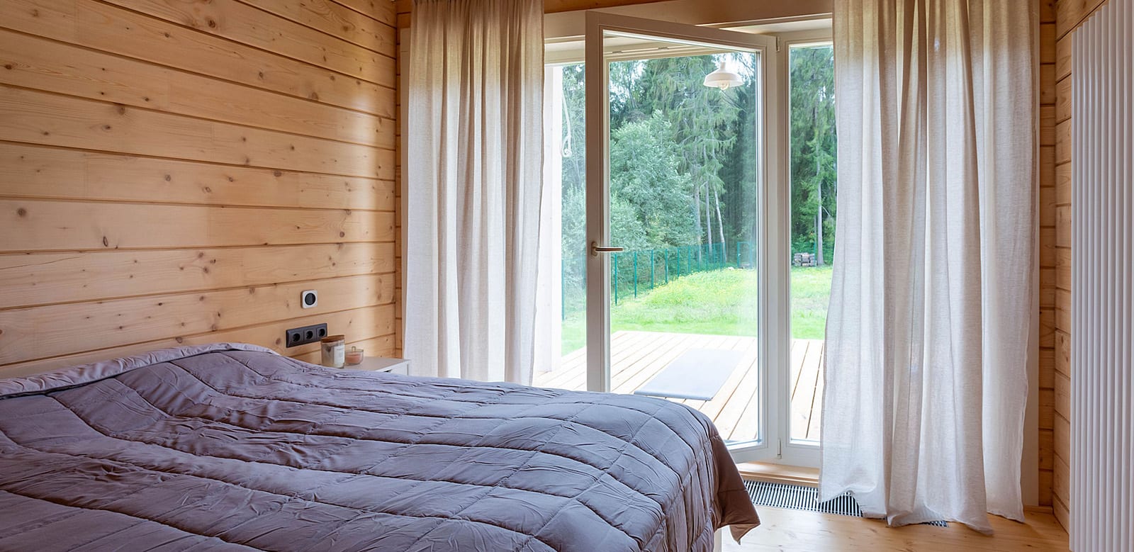 Дмитров. Установка деревянных окон и дверей, полная отделка в цвет изделий.