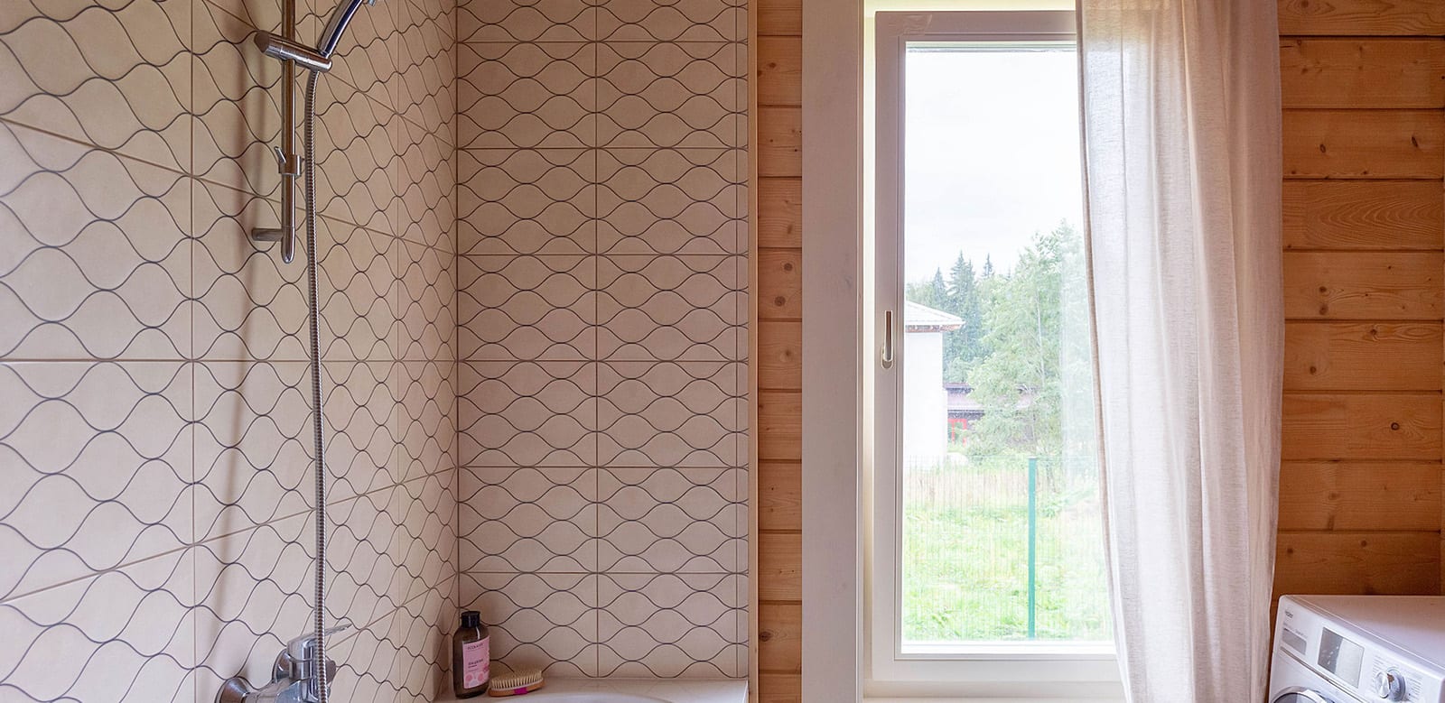 Дмитров. Установка деревянных окон и дверей, полная отделка в цвет изделий.