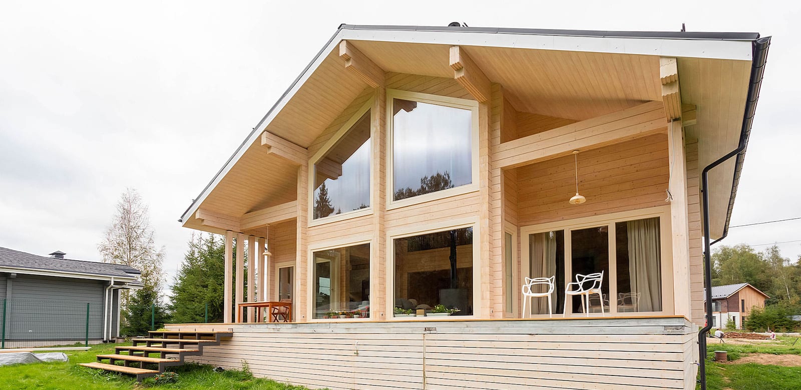 Дмитров. Установка деревянных окон и дверей, полная отделка в цвет изделий.