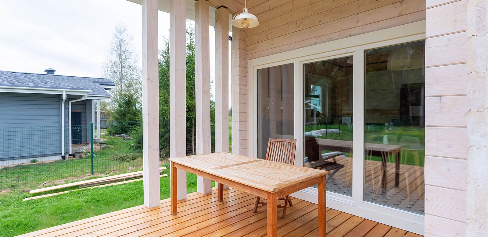 Дмитров. Установка деревянных окон и дверей, полная отделка в цвет изделий.