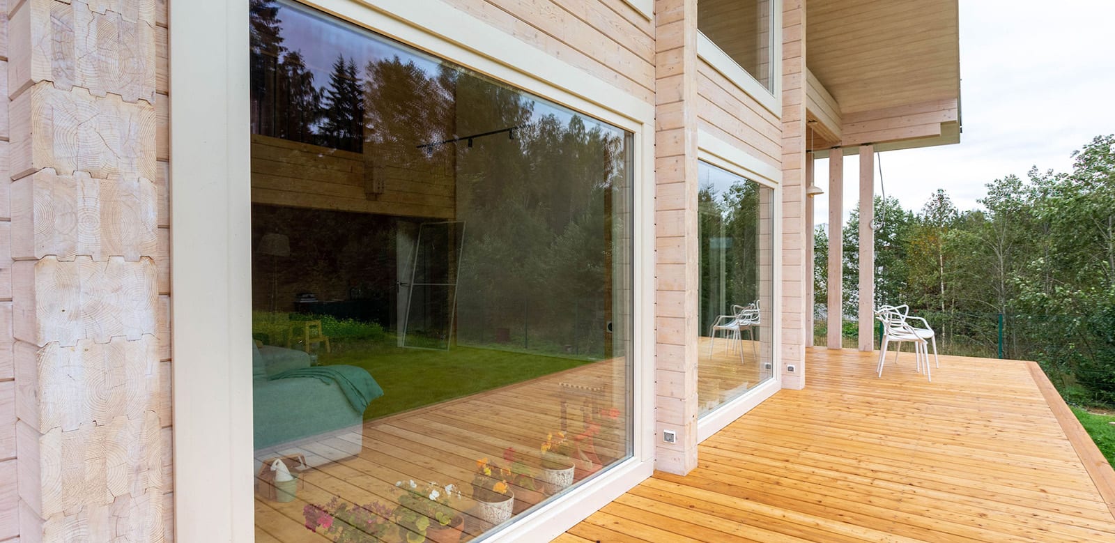 Дмитров. Установка деревянных окон и дверей, полная отделка в цвет изделий.