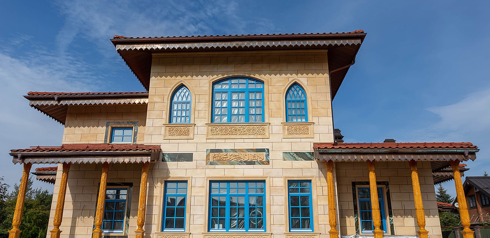 Косовцев. Окна и двери из сращенного дуба. Московская область.