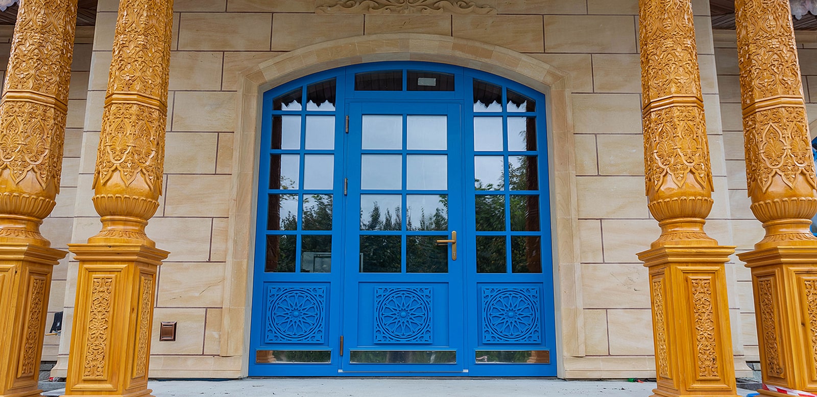 Косовцев. Окна и двери из сращенного дуба. Московская область.