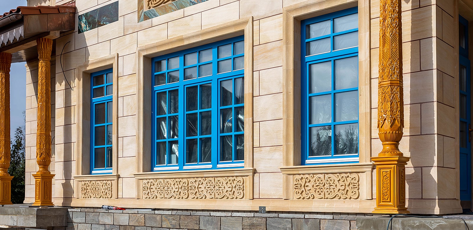 Косовцев. Окна и двери из сращенного дуба. Московская область.