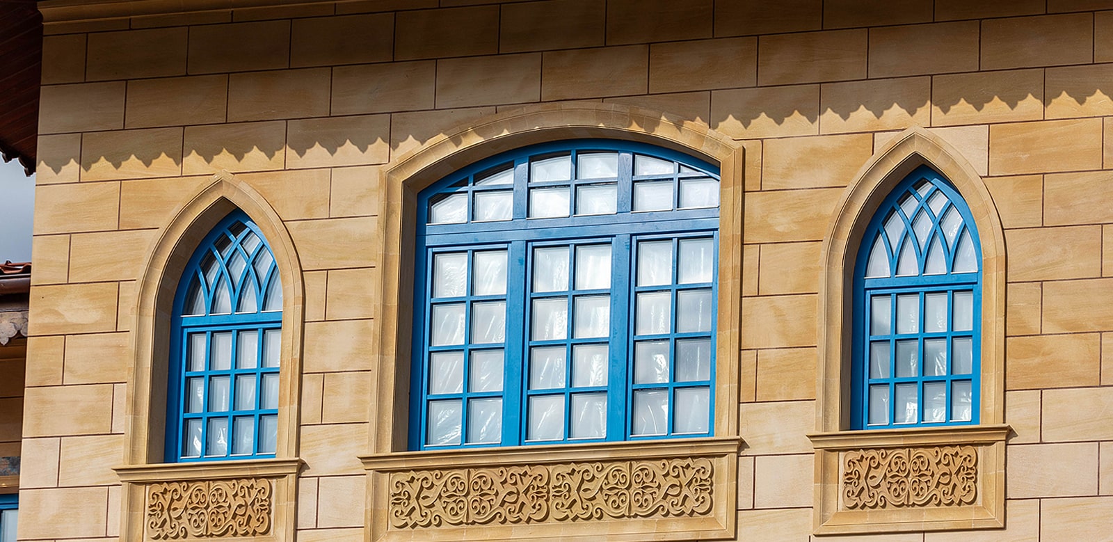 Косовцев. Окна и двери из сращенного дуба. Московская область.