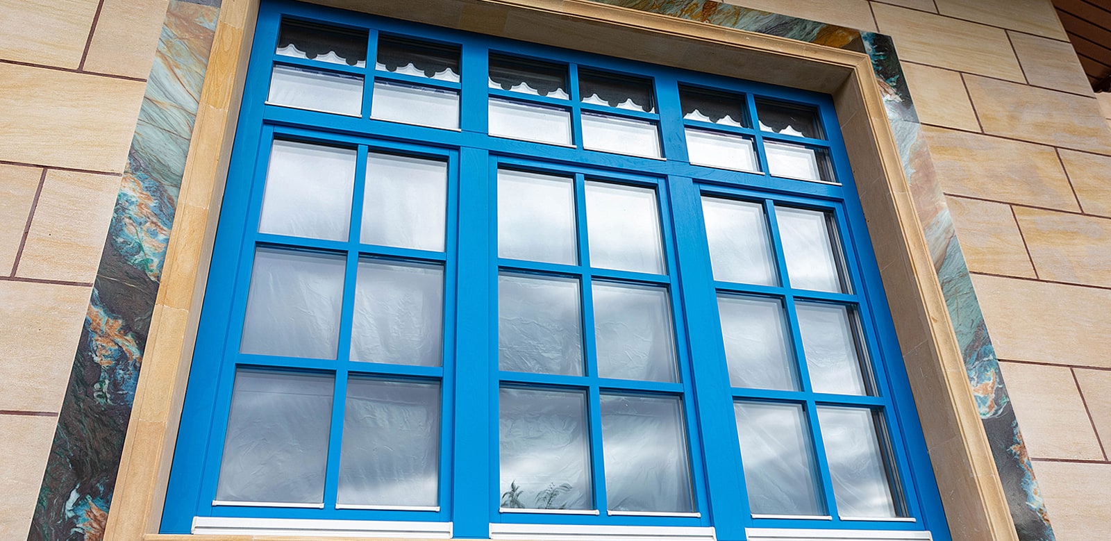 Косовцев. Окна и двери из сращенного дуба. Московская область.