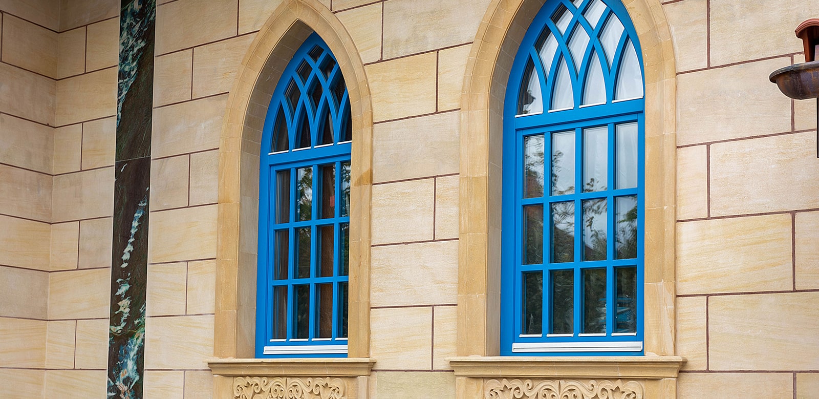 Косовцев. Окна и двери из сращенного дуба. Московская область.