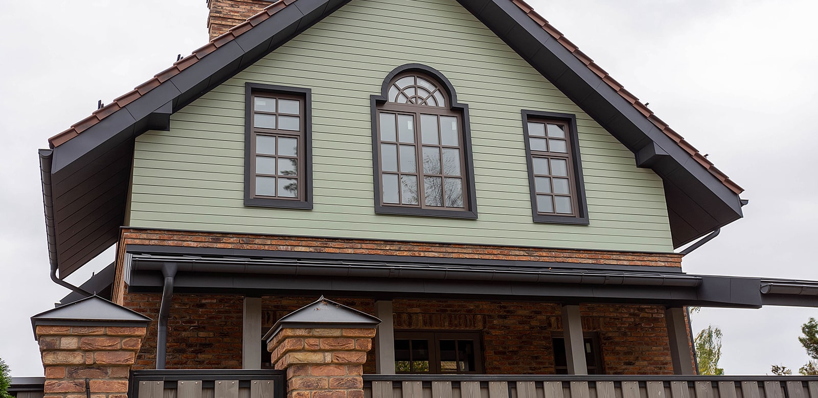 Косовцев. Окна и двери из сращенного дуба. Подмосковье.