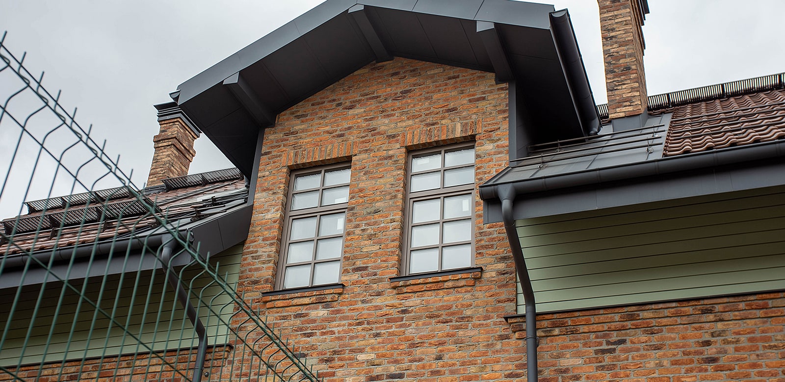 Косовцев. Окна и двери из сращенного дуба. Подмосковье.