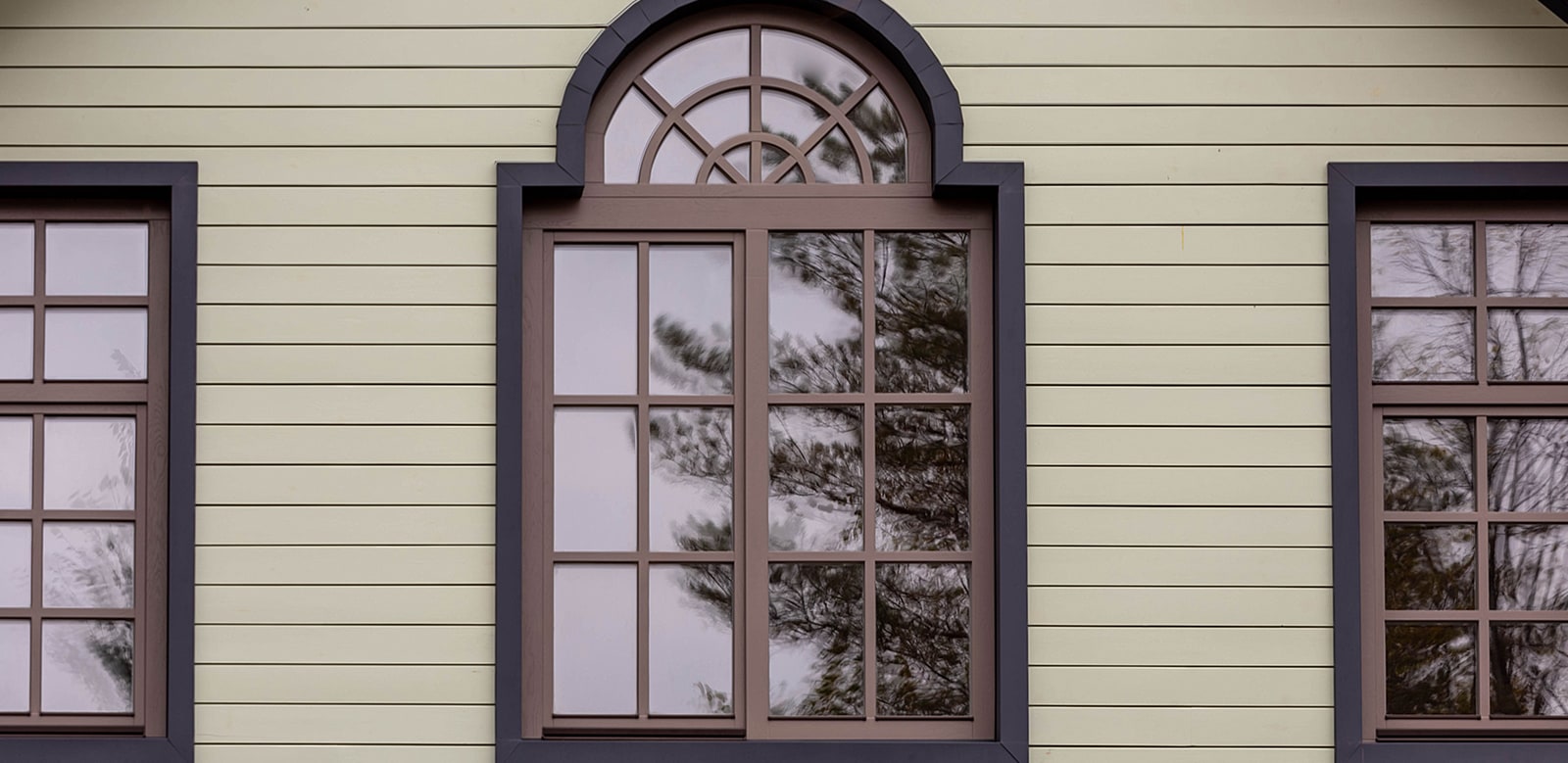 Косовцев. Окна и двери из сращенного дуба. Подмосковье.