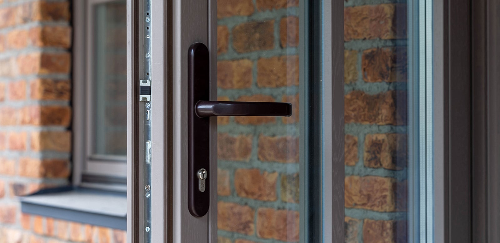 Косовцев. Окна и двери из сращенного дуба. Подмосковье.