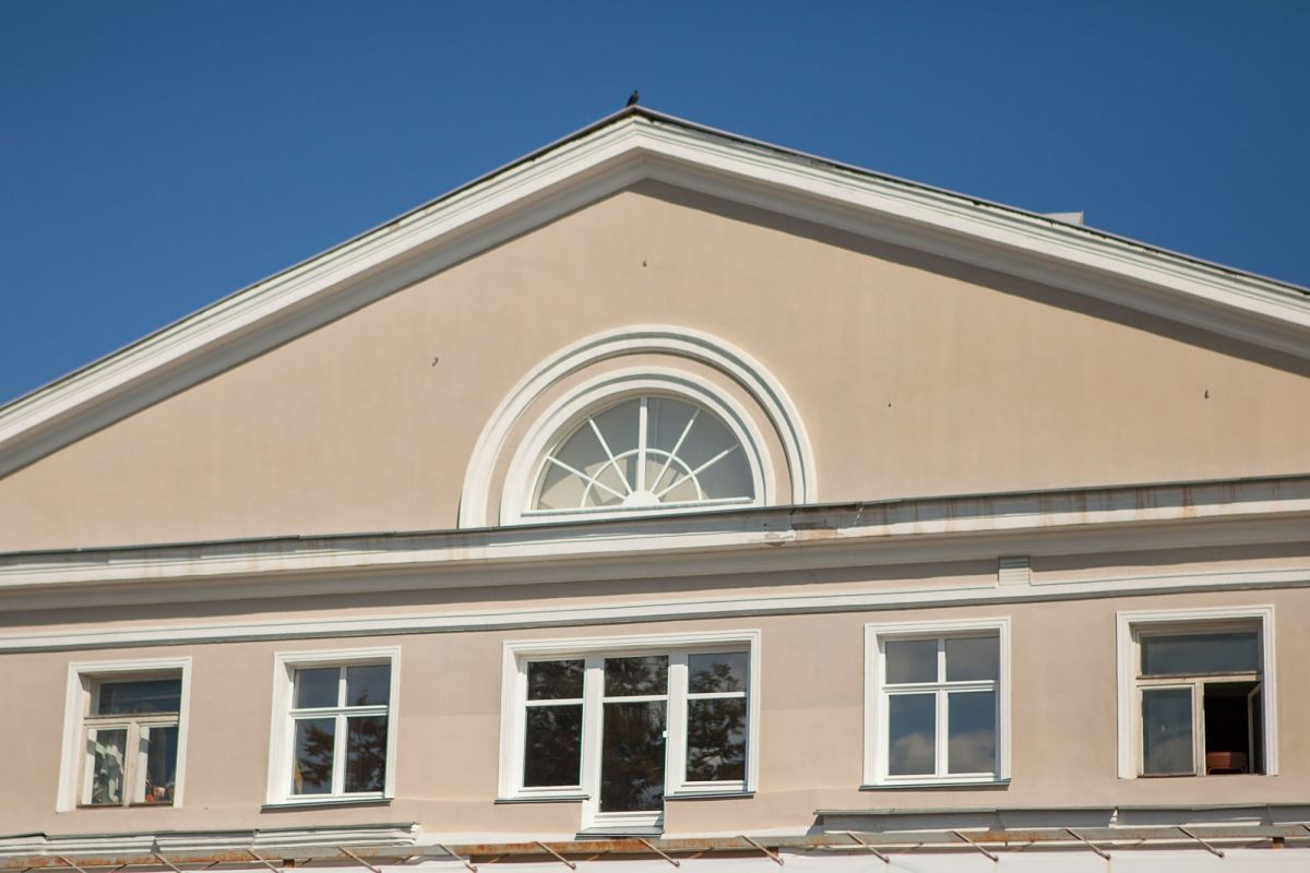 Окна из сосны в кукольном театре. Фото 4