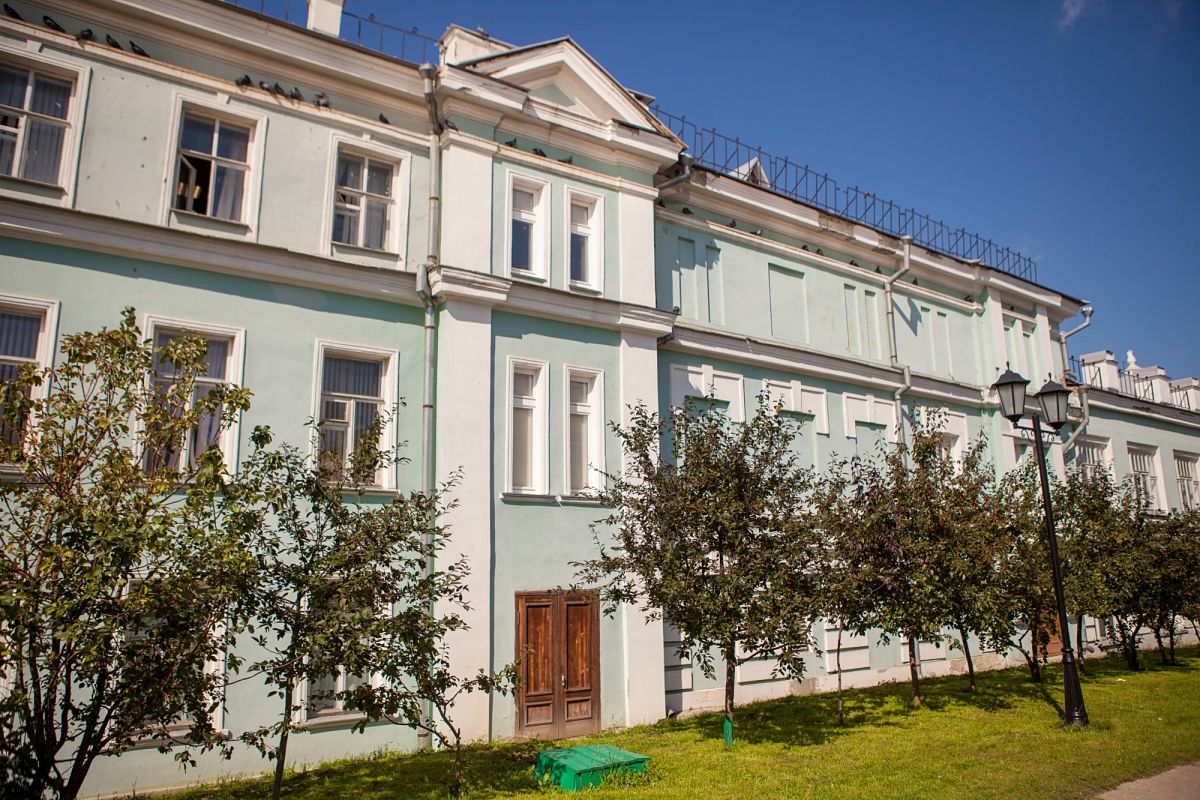 Окна из сосны в кукольном театре. Фото 5