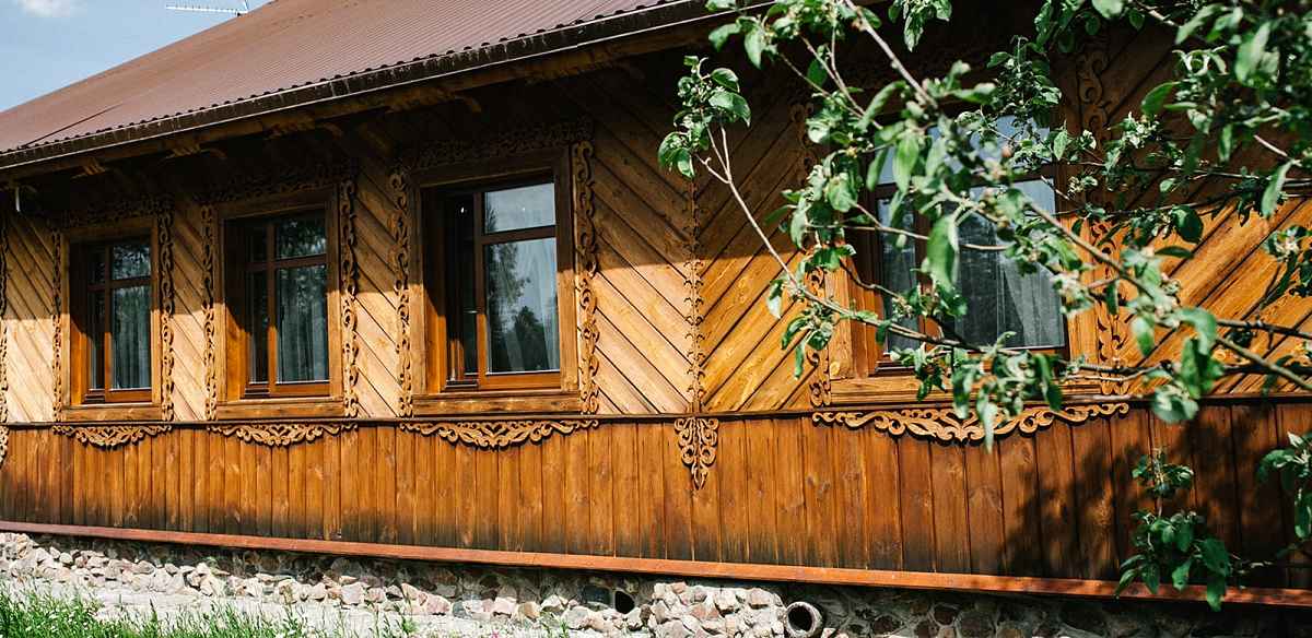 Деревянные окна в базе отдыха Мещерский скит. Фото 2