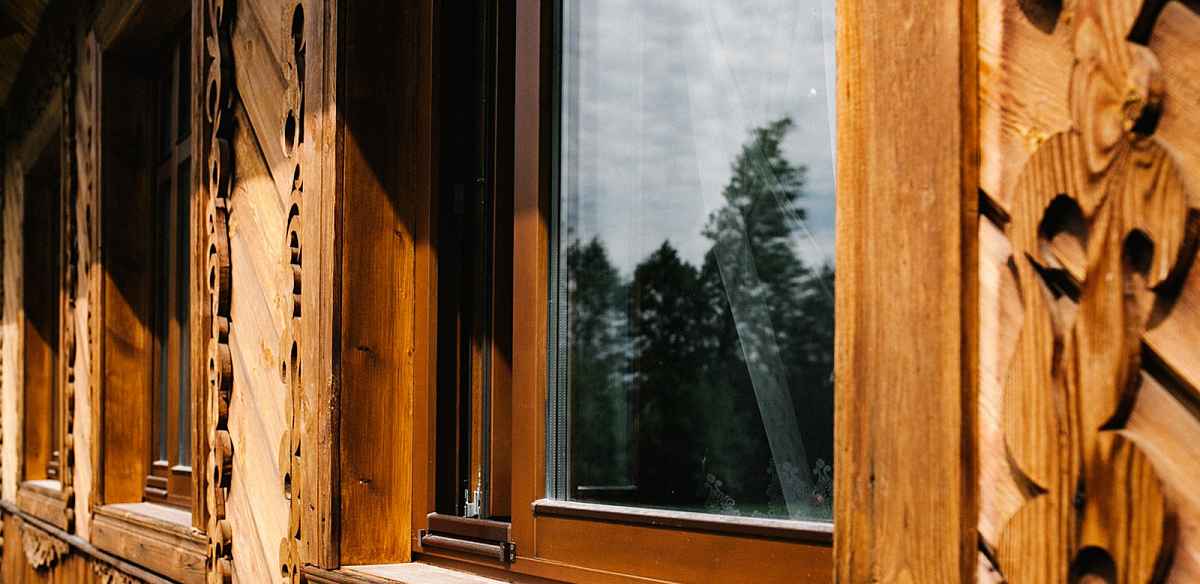 Деревянные окна в базе отдыха Мещерский скит. Фото 3