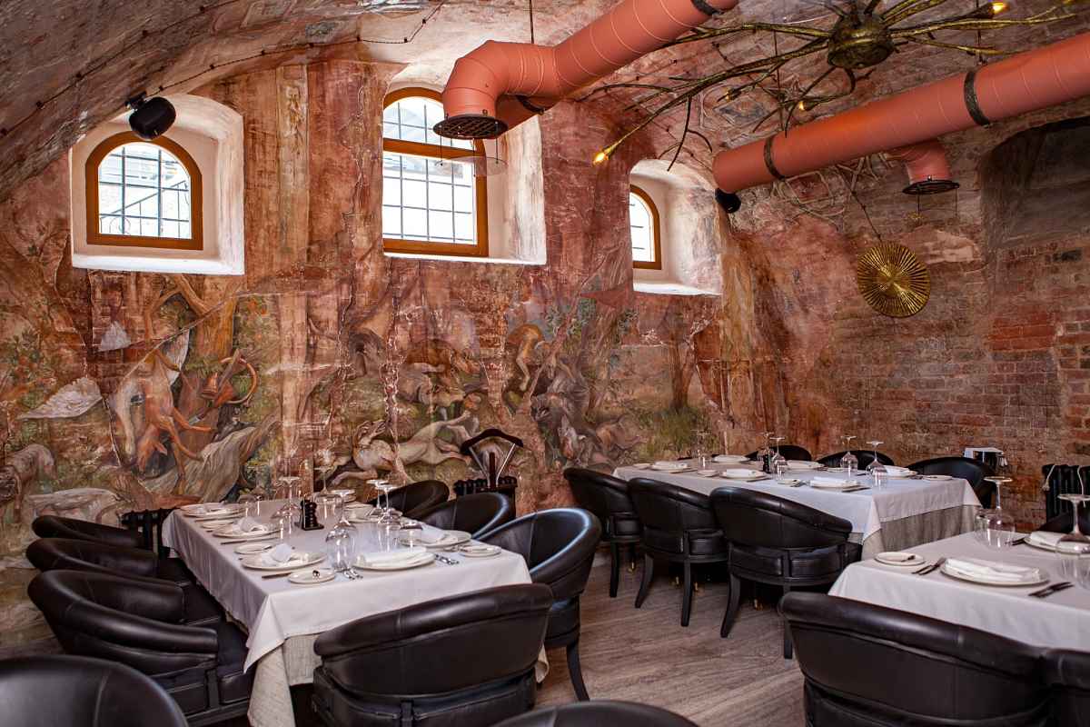 Деревянные окна в ресторане в Москве. Фото 1