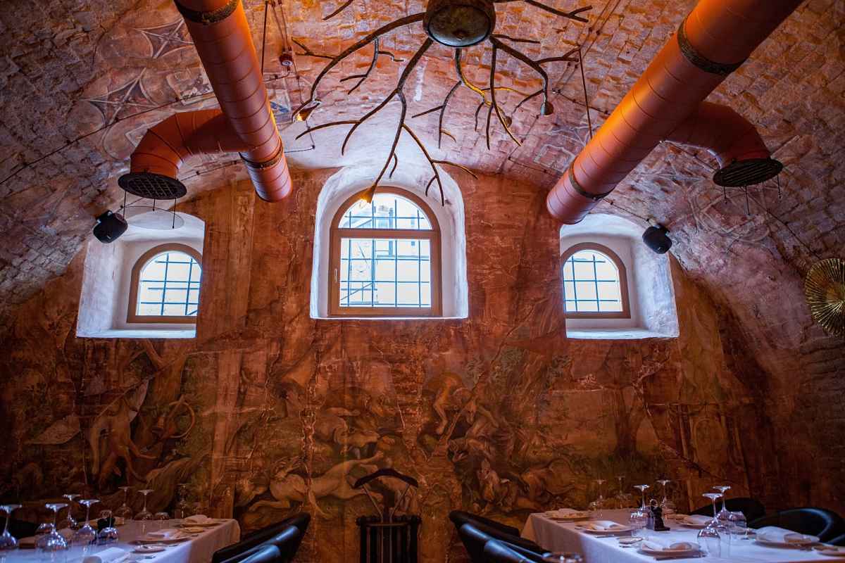 Деревянные окна в ресторане в Москве. Фото 3