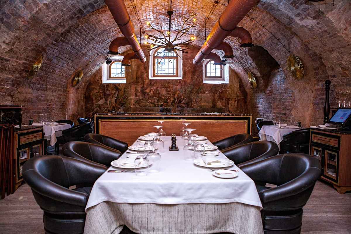 Деревянные окна в ресторане в Москве. Фото 5