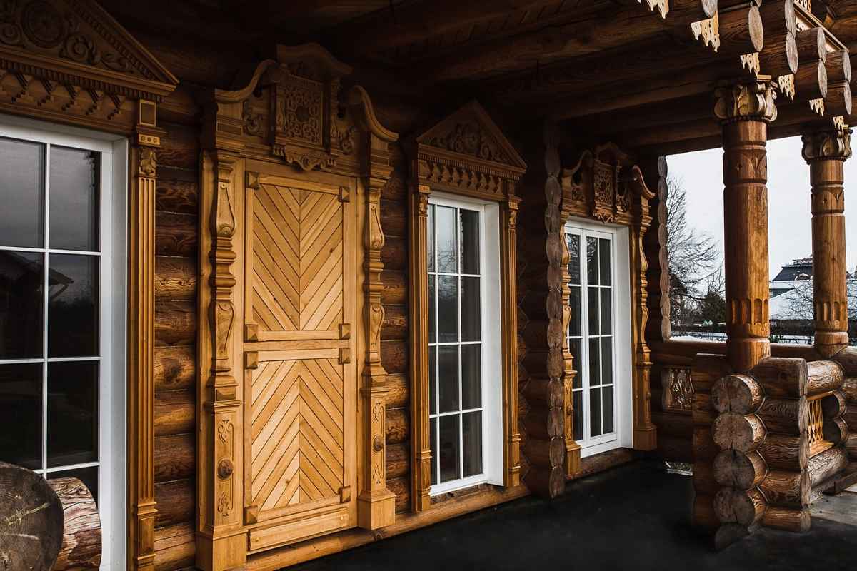 Остекление загородного дома окнами из дуба. Фото 2