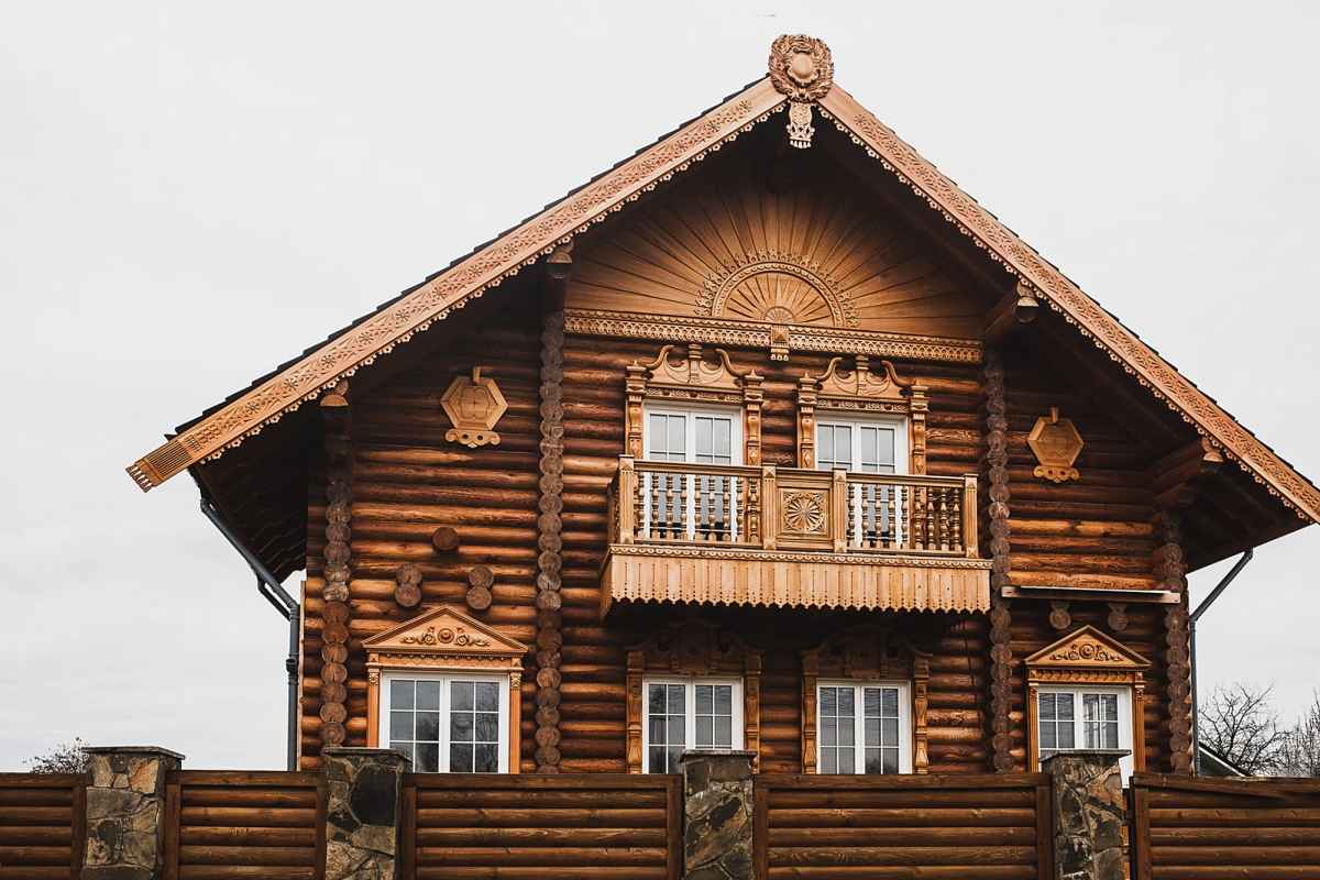 Остекление загородного дома окнами из дуба. Фото 8