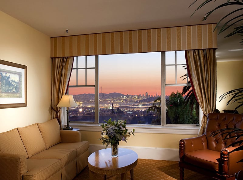 25 лет производим панорамные деревянные окна